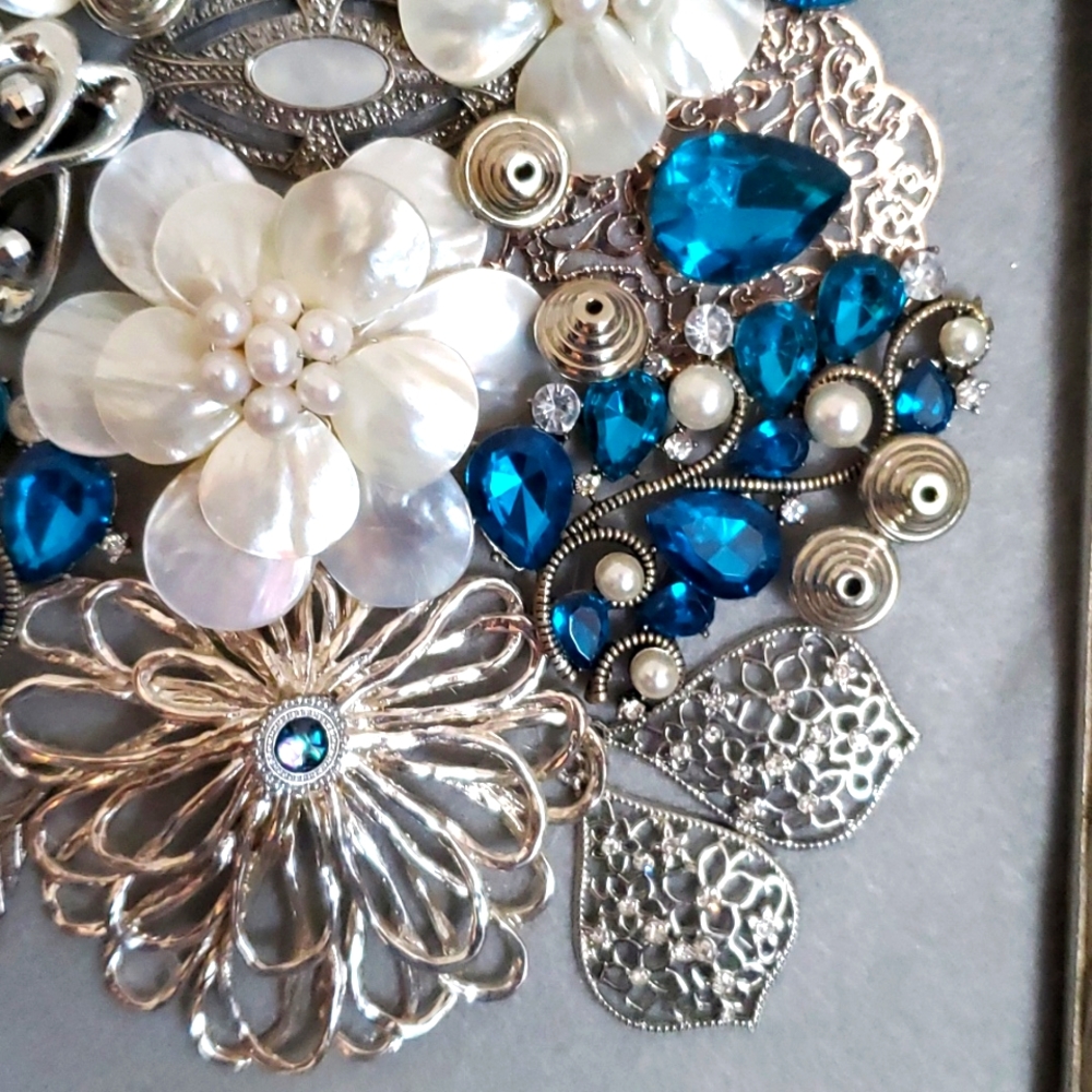 Gorgeous framed jewelry art collage - Picture 9 of 12